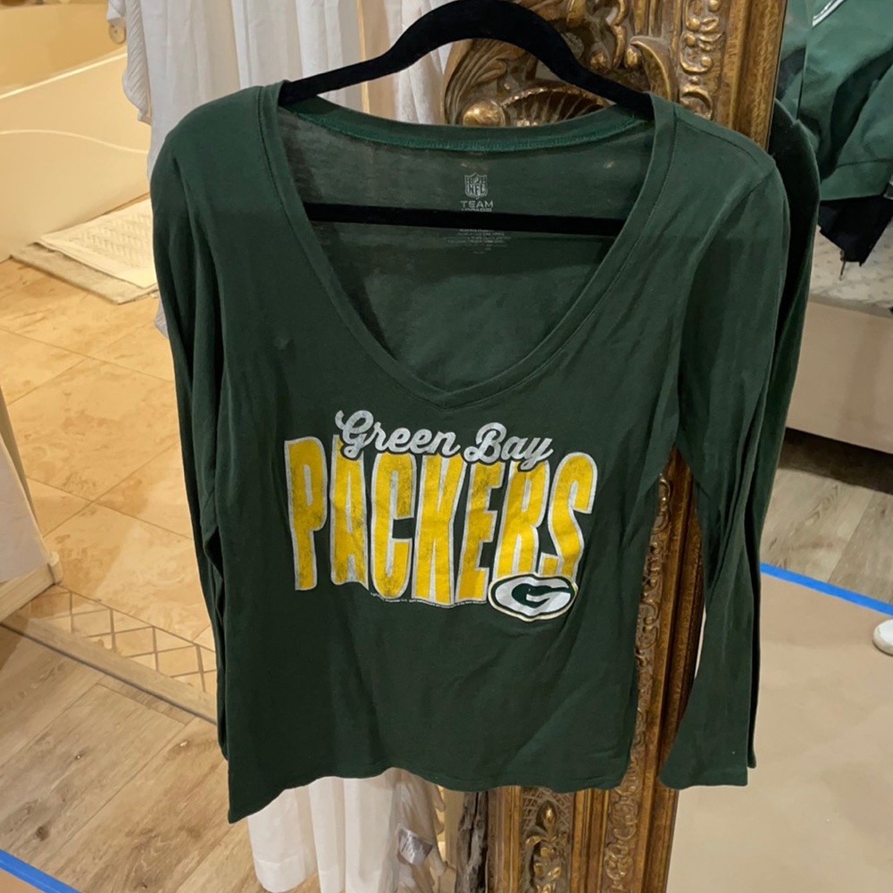 Women’s long sleeve packers shirt!